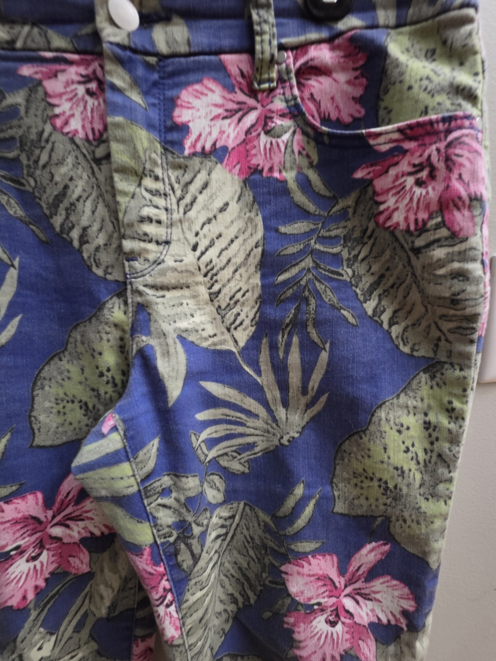 Chico's Floral/Palm Leaf Print Ankle Jean Pants Size 0.5 (6) - Picture 2 of 6